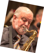 Kurt hat es als Aushilfe so gut gefallen, dass er gleich voll eingestiegen ist. Er spielte bei George Scheibel und ... und ... und...im Alive-Saxtett, das gibt es zu seinem Bedauern nicht mehr. 